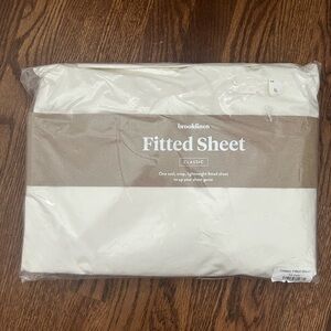 Brooklinen Classic Fitted Sheet - Soft White